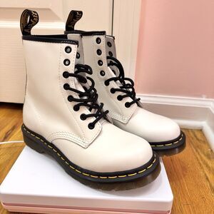 NEW Dr Martens Women’s Sz 6 1460 White Patent Leather 8 Eye Lace-Up Combat Boot
